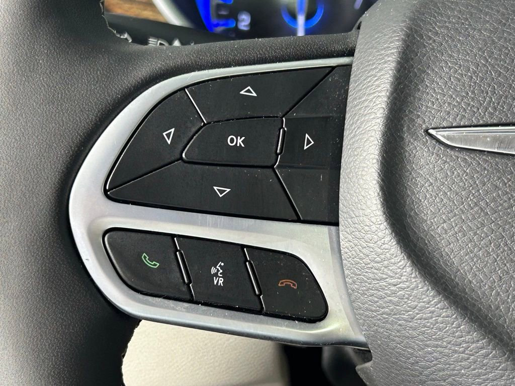 Used 2023 Chrysler Pacifica Limited image 28