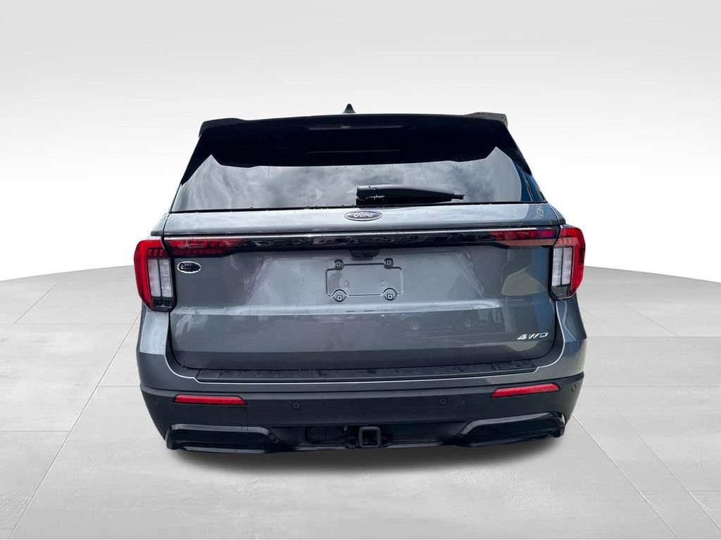 Used 2025 Ford Explorer ST-Line w/ ST-Line Street Pack AWD/4WD image 4