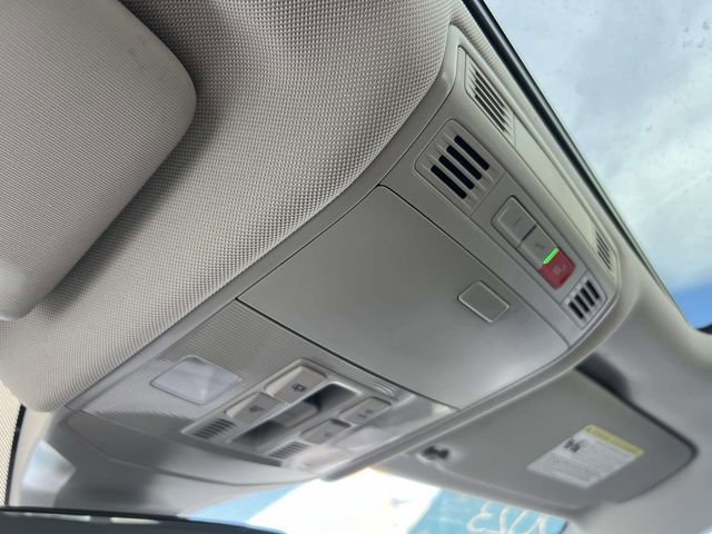 Certified 2023 Volkswagen Jetta SE w/ Panoramic Sunroof Package image 33