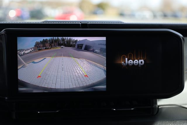 Used 2024 Jeep Wrangler Sahara image 25