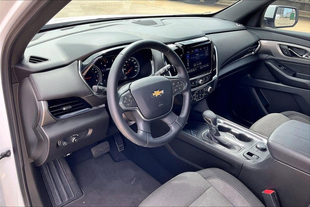 Used 2023 Chevrolet Traverse LT FWD image 14