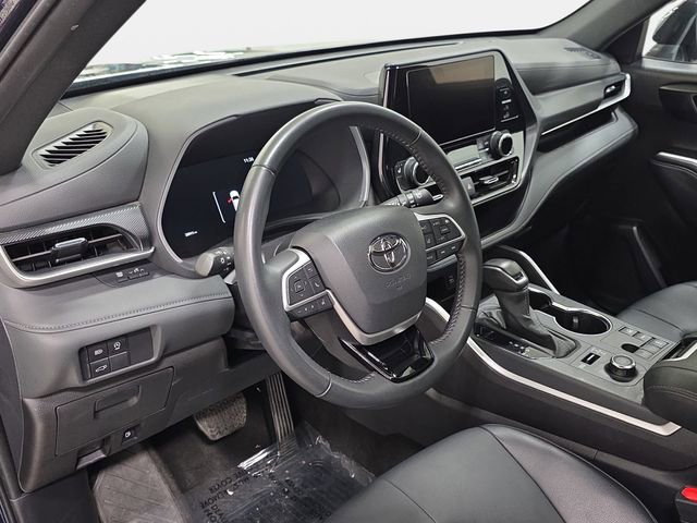 Certified 2025 Toyota Highlander XSE AWD/4WD image 13