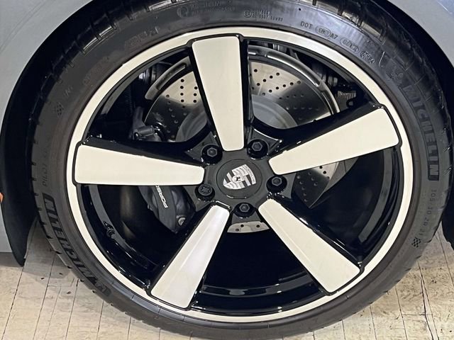 Certified 2025 Porsche 911 Carrera image 13