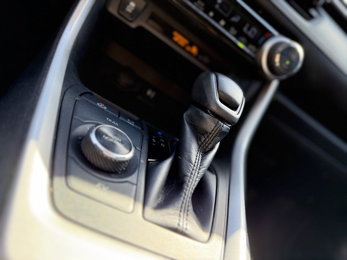 Used 2019 Toyota RAV4 LE image 20