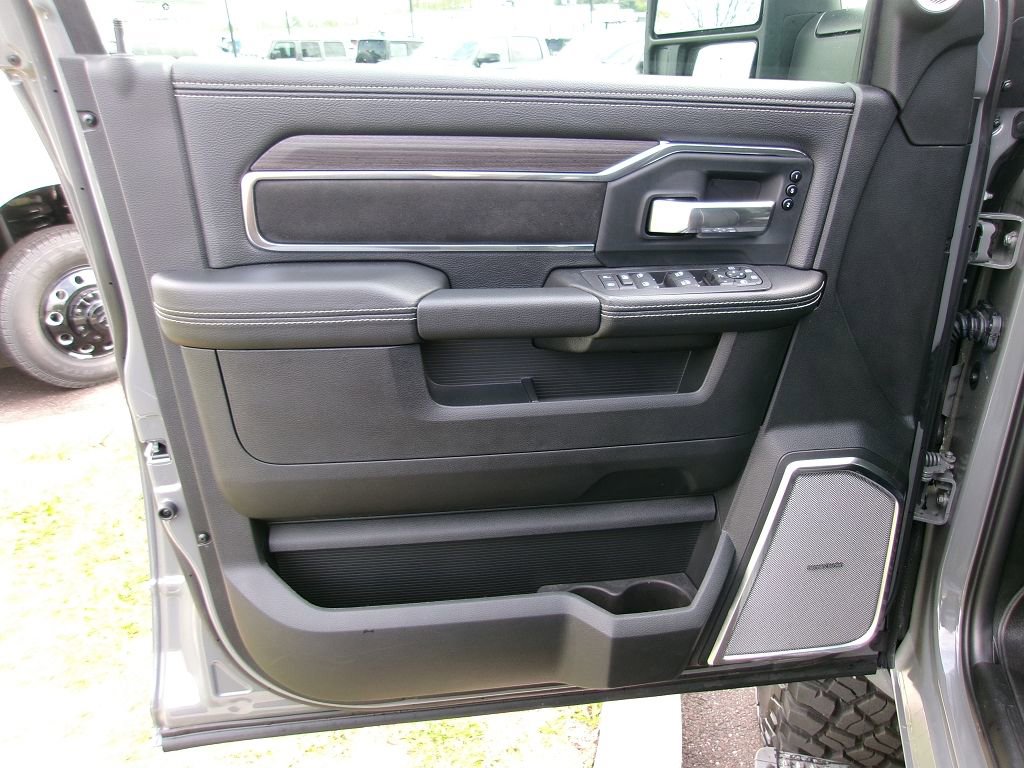New 2026 RAM 2500 Laramie AWD/4WD image 5