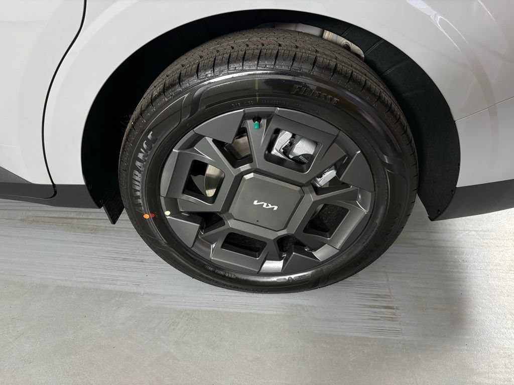 New 2026 Kia Carnival EX FWD image 11