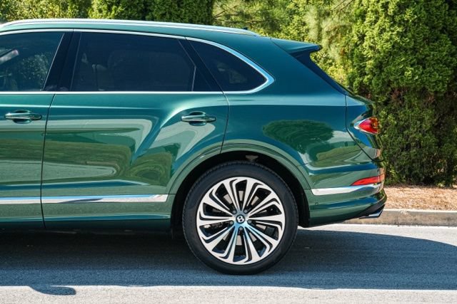 Used 2022 Bentley Bentayga AWD/4WD image 11