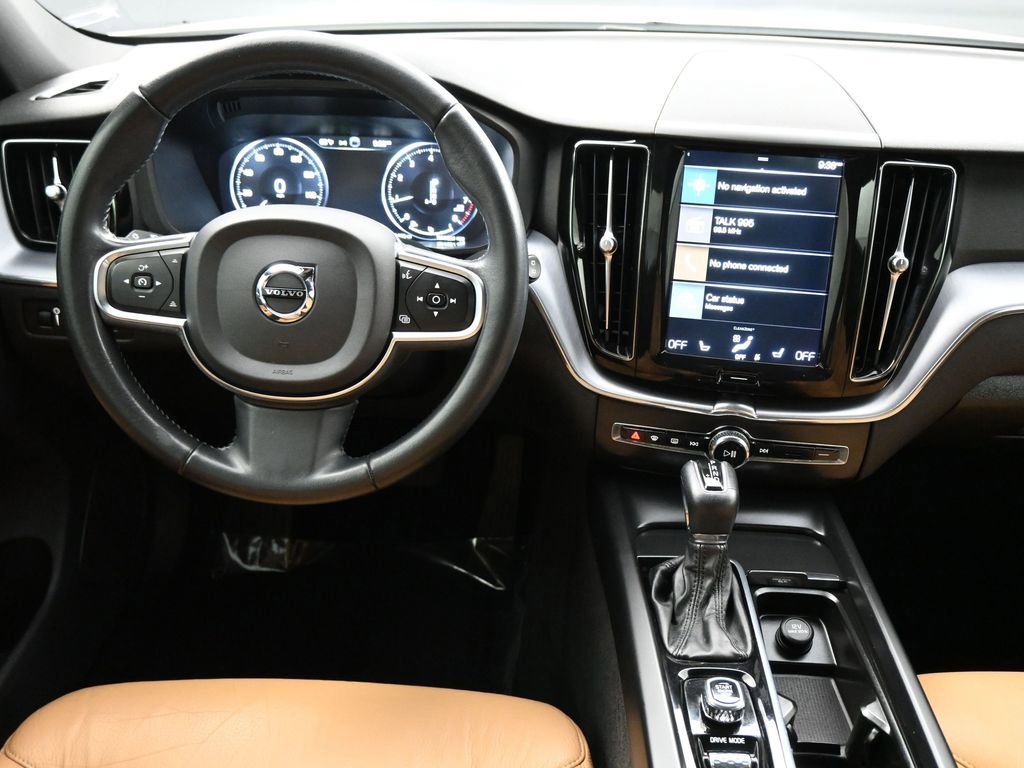 Used 2020 Volvo XC60 T5 Momentum image 5