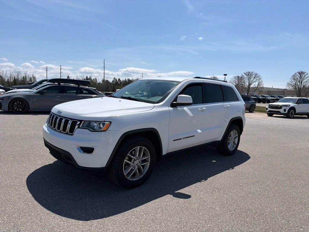 Used 2018 Jeep Grand Cherokee Laredo AWD/4WD image 2