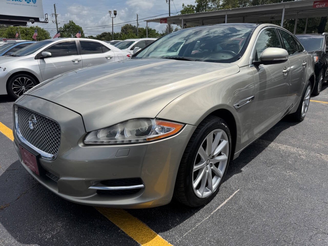 Used 2011 Jaguar XJ RWD image 3