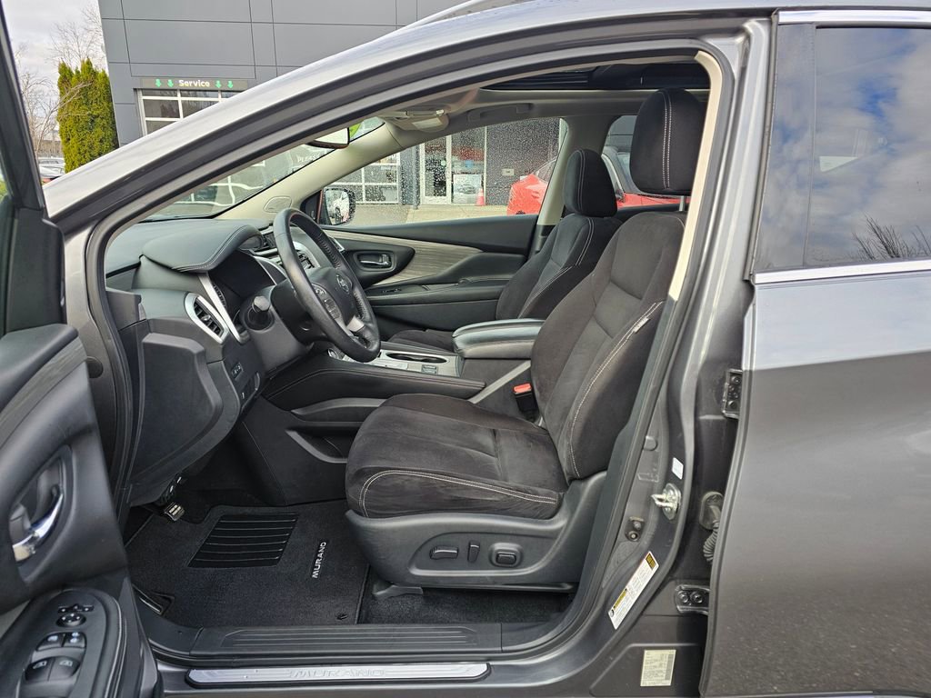 Used 2018 Nissan Murano SV w/ Premium Package image 17