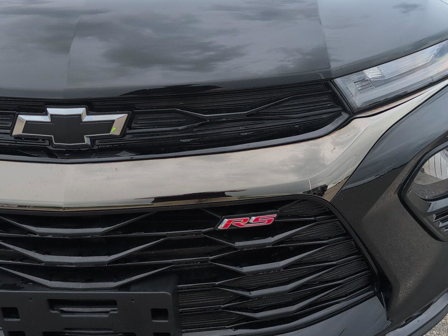 Used 2023 Chevrolet TrailBlazer RS w/ Sun and Liftgate Package FWD image 12