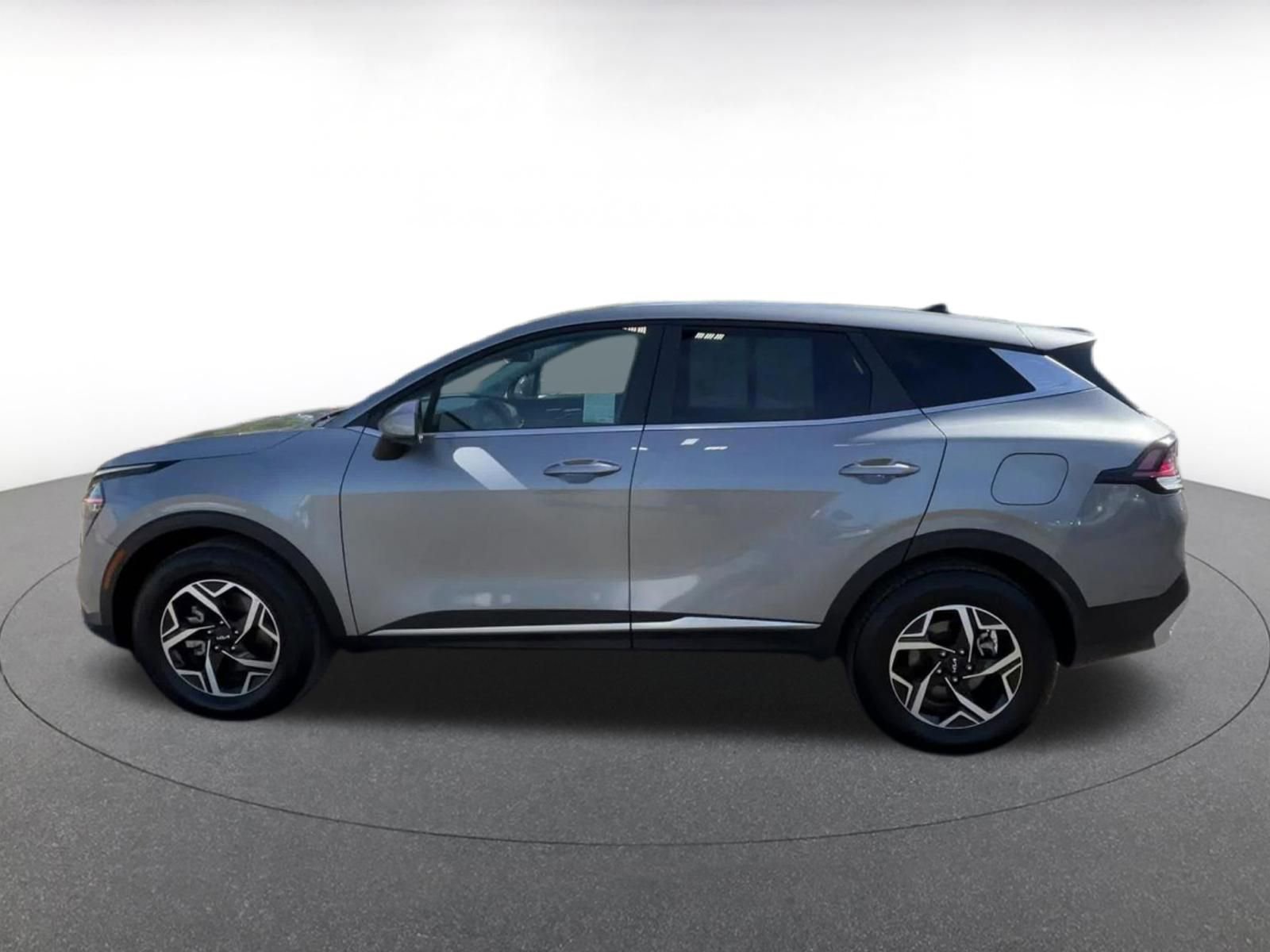 Used 2025 Kia Sportage LX image 9