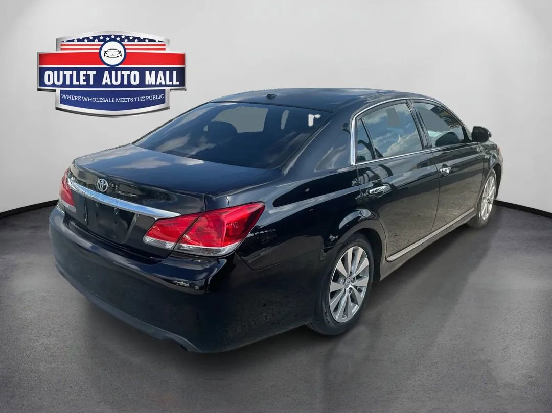 Used 2012 Toyota Avalon Limited image 3