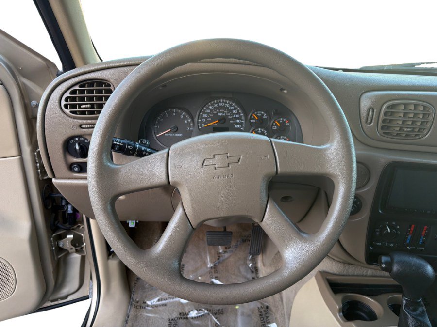 Used 2004 Chevrolet TrailBlazer LS w/ LS Preferred Equipment Group RWD image 18