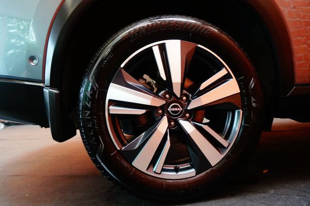 Certified 2024 Nissan Rogue SL w/ SL Premium Package AWD/4WD image 75