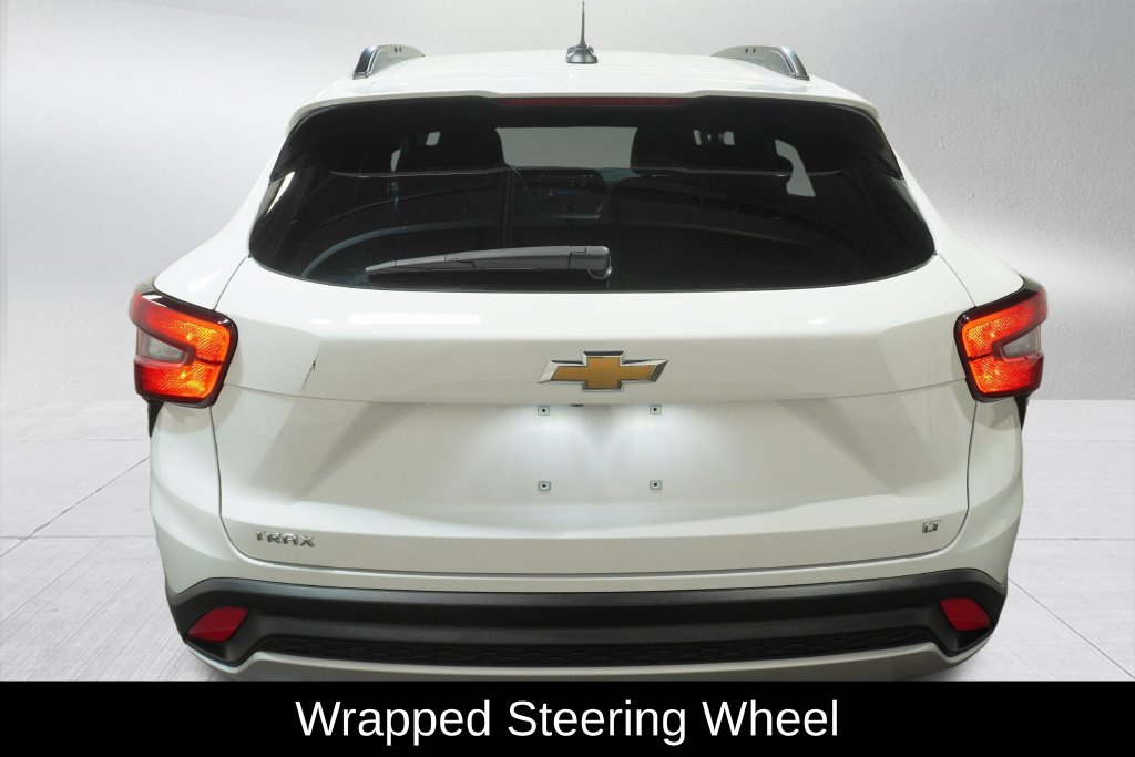 Used 2024 Chevrolet Trax LT w/ Driver Confidence Package FWD image 7