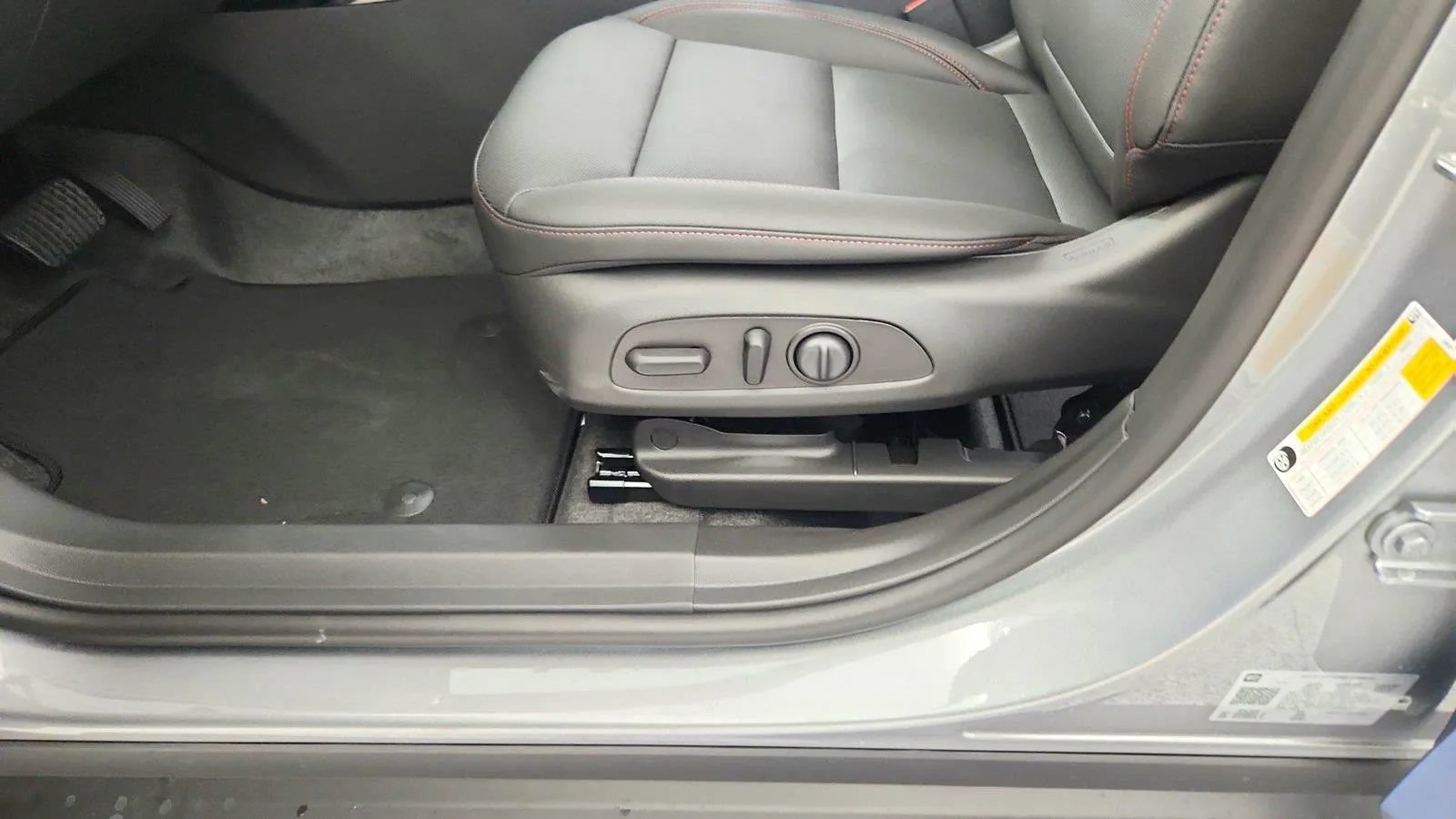 New 2026 Chevrolet Trax RS w/ Sunroof Package FWD image 15