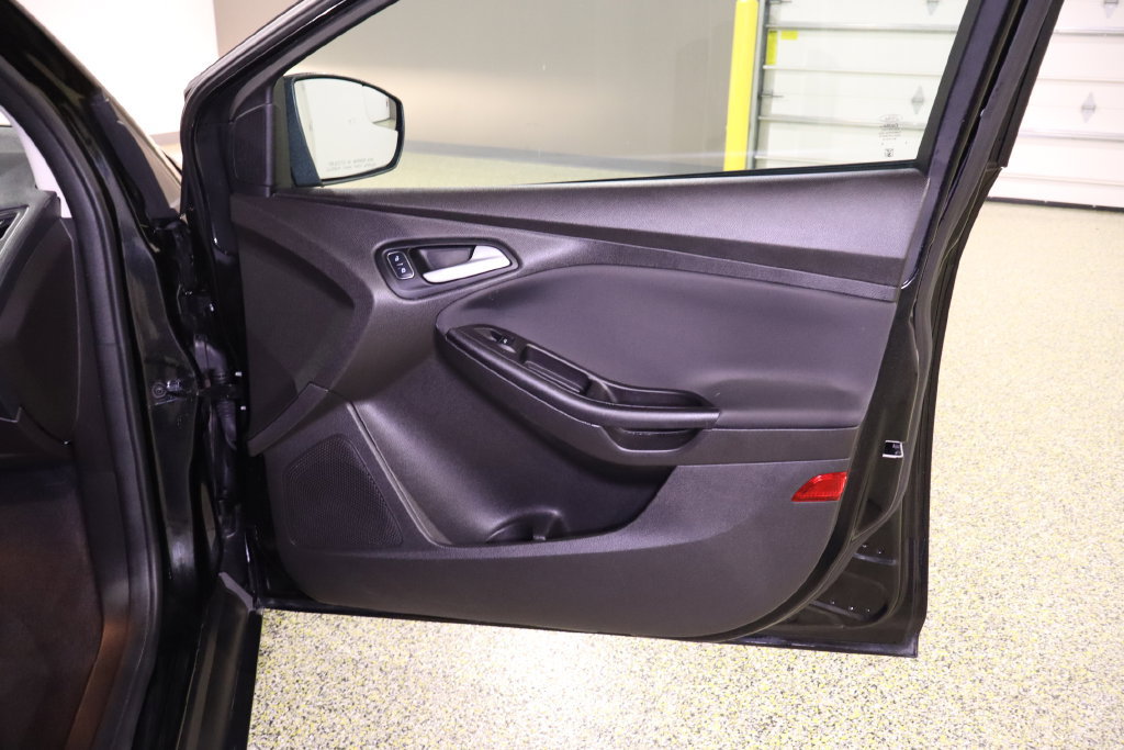 Used 2015 Ford Focus SE FWD image 36