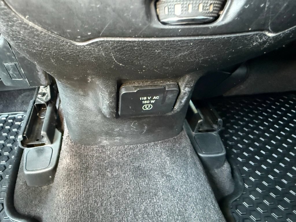 Used 2017 Jeep Cherokee Latitude w/ Cold Weather Group AWD/4WD image 36