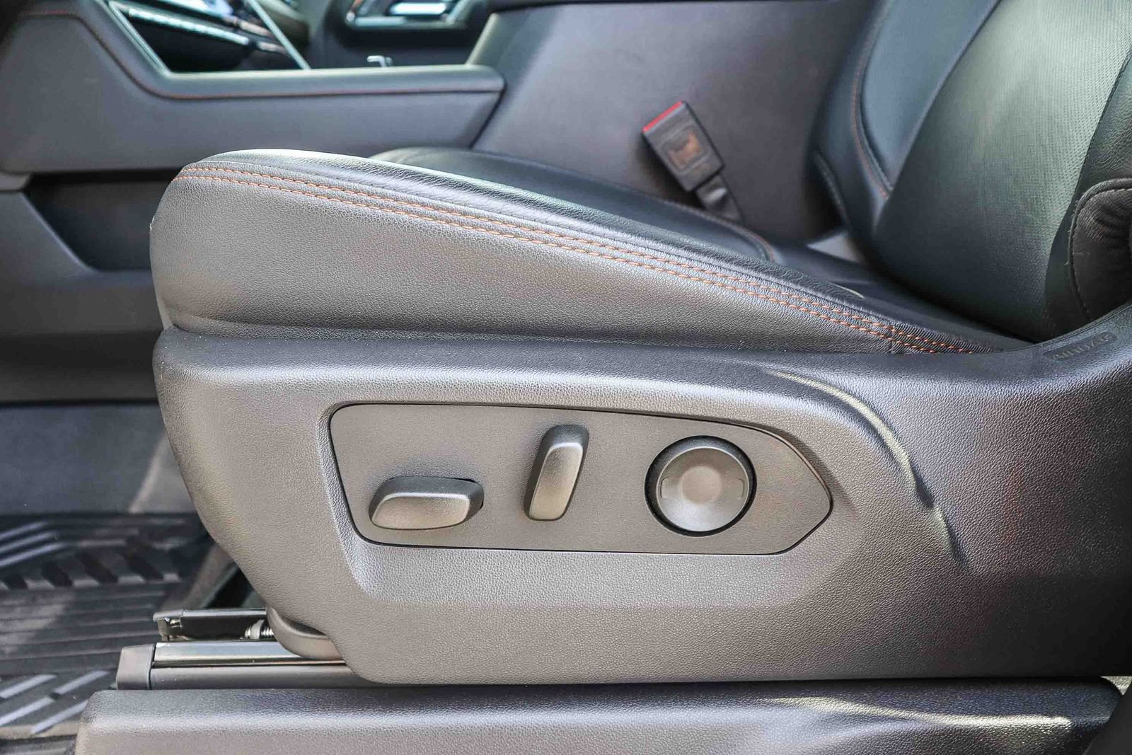 Used 2025 GMC Sierra 2500 AT4 w/ AT4 Premium Plus Package AWD/4WD image 19