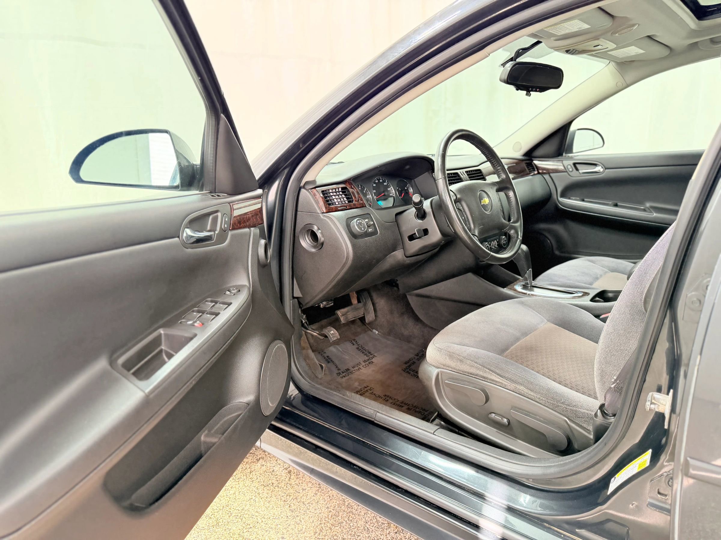 Used 2013 Chevrolet Impala LT w/ LT Sunroof Package FWD image 10