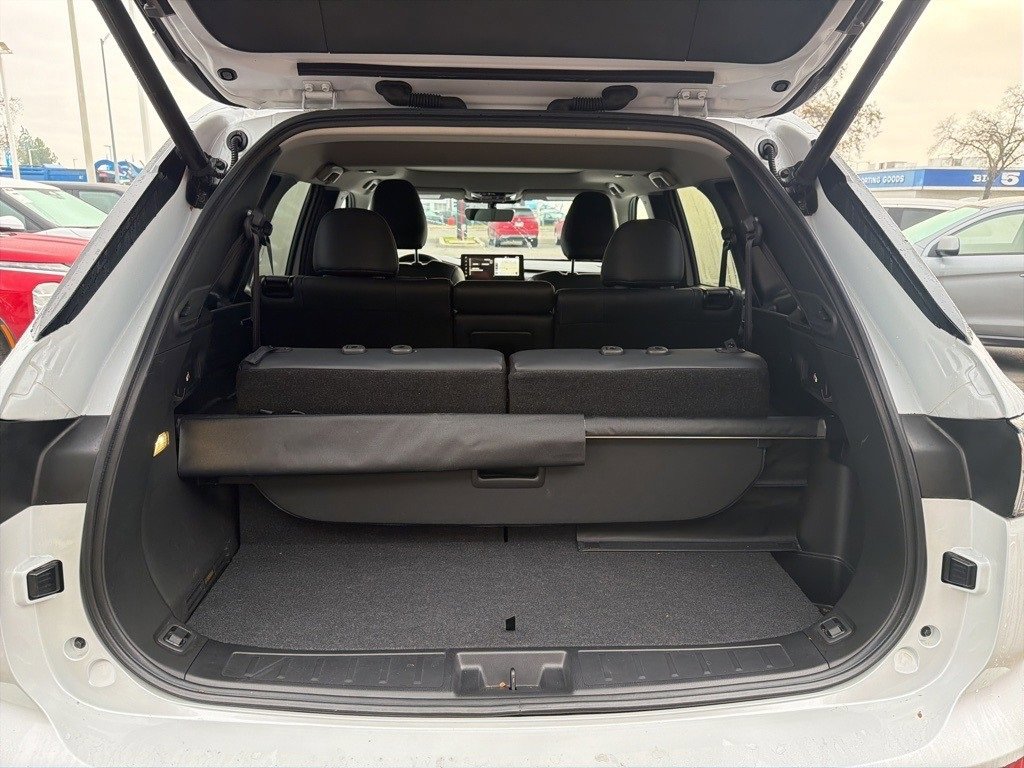 Used 2025 Mitsubishi Outlander SE image 9