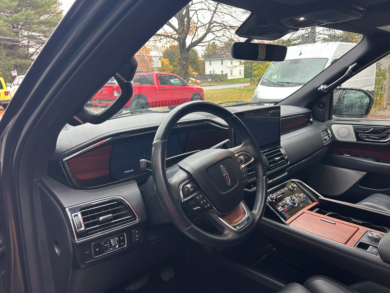 Used 2024 Lincoln Navigator Reserve AWD/4WD image 11