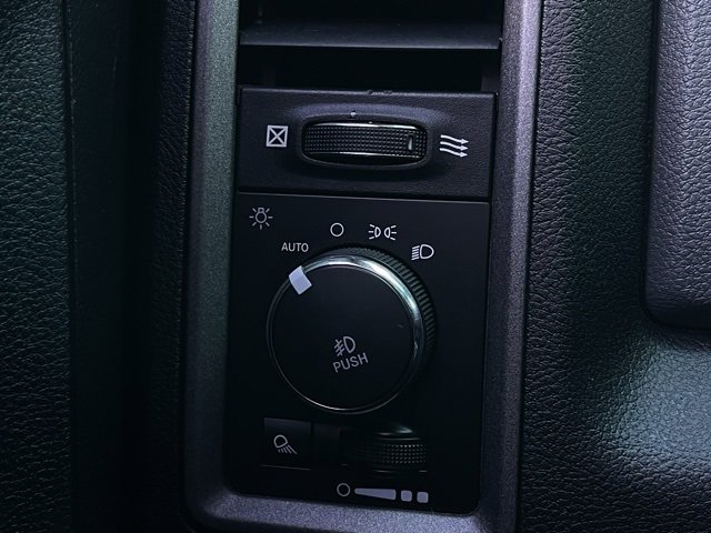 Used 2017 RAM 1500 Express image 11