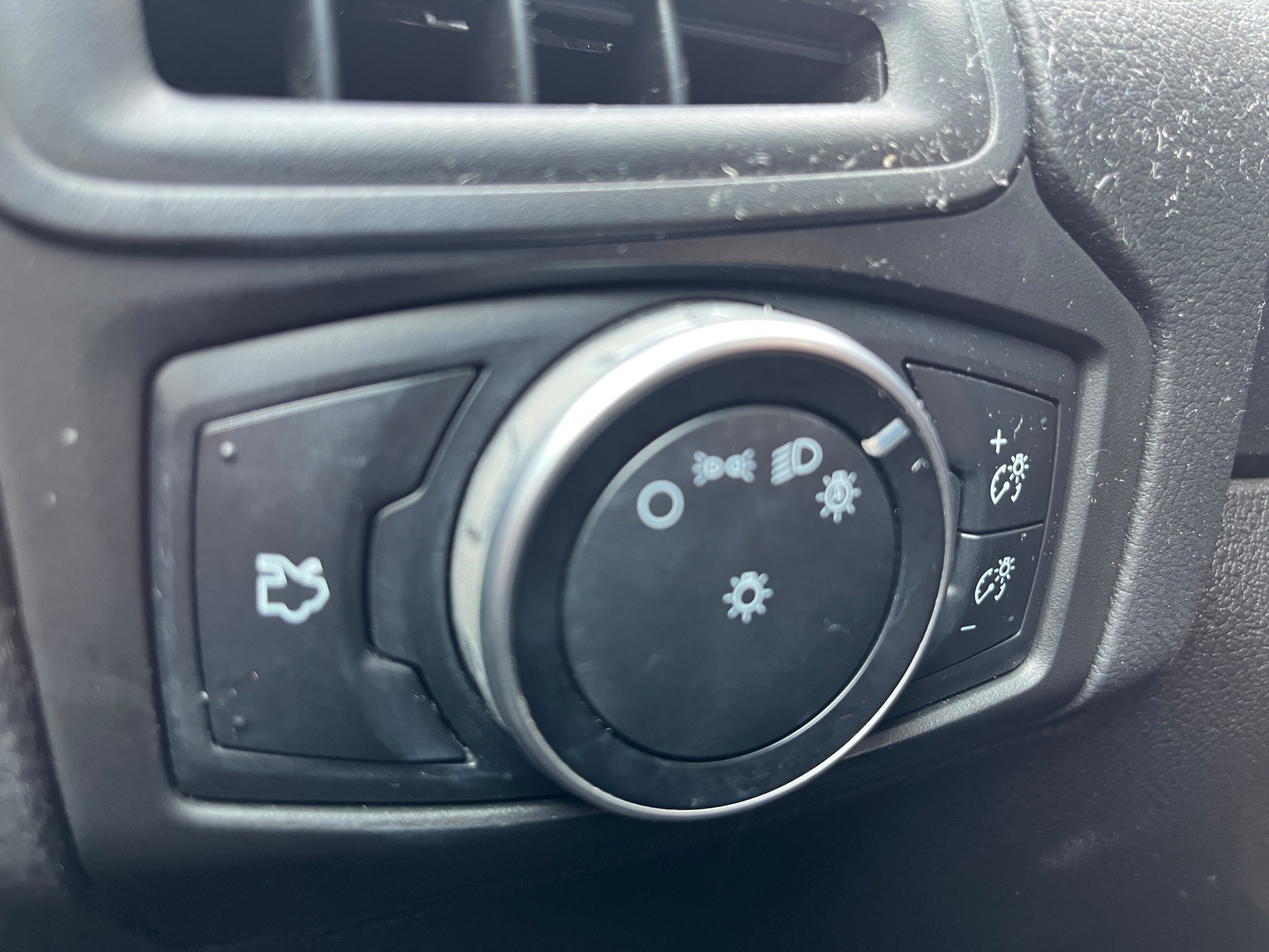 Used 2015 Ford Focus SE FWD image 18