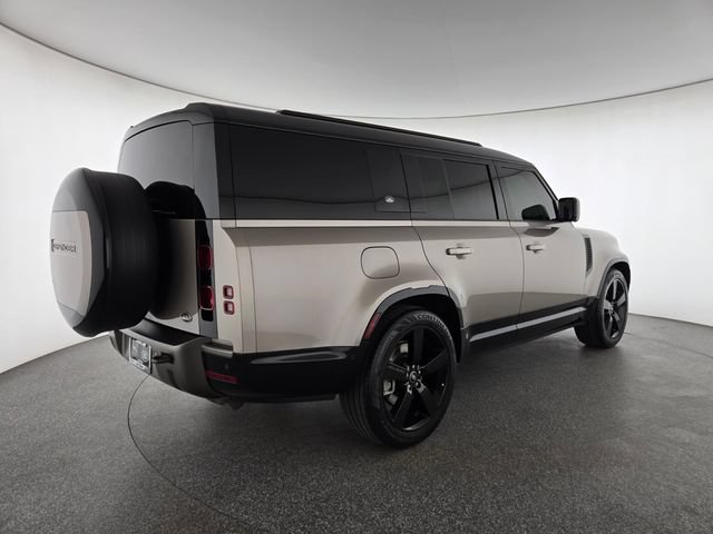 Used 2023 Land Rover Defender 130 X-Dynamic SE AWD/4WD image 2