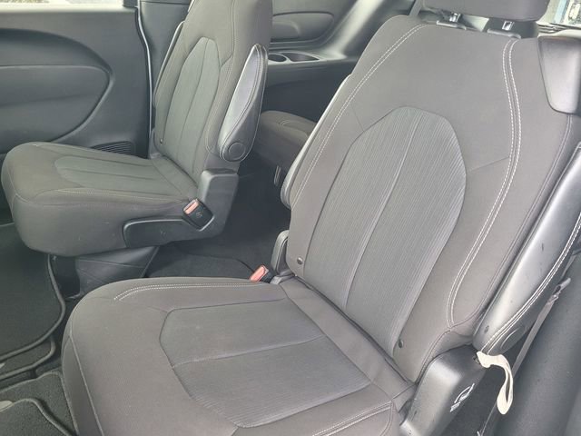 Used 2024 Chrysler Pacifica Touring image 15
