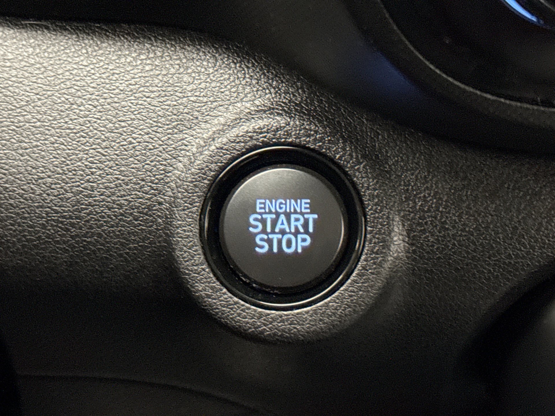 Used 2025 Hyundai Venue Limited image 21