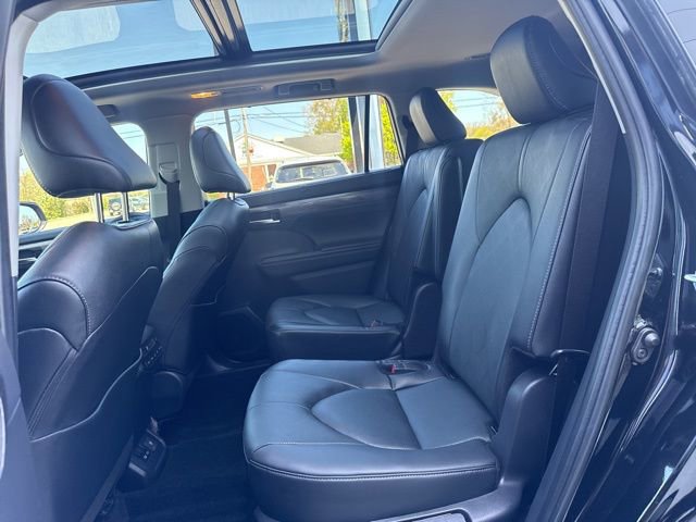 Used 2024 Toyota Highlander Platinum AWD/4WD image 12