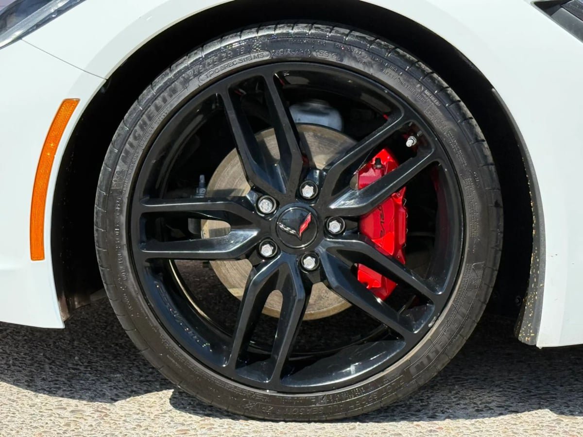 Used 2018 Chevrolet Corvette Stingray Coupe w/ Carbon Flash Badge Package RWD image 26