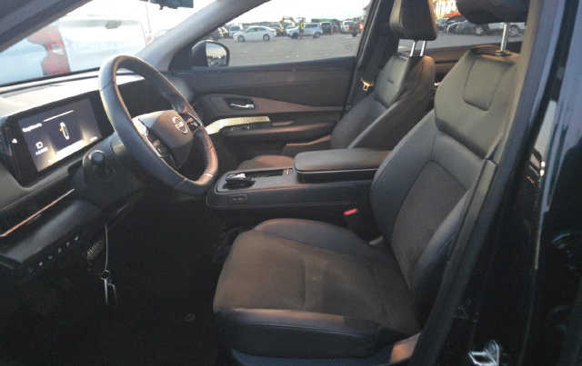 Used 2024 Nissan Ariya AWD image 5