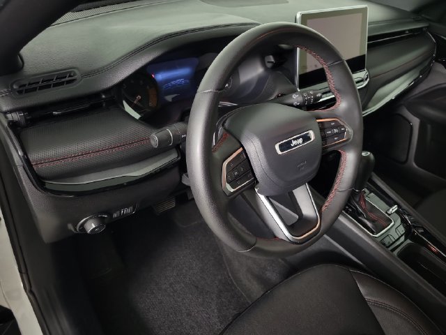 Used 2024 Jeep Compass Trailhawk AWD/4WD image 18