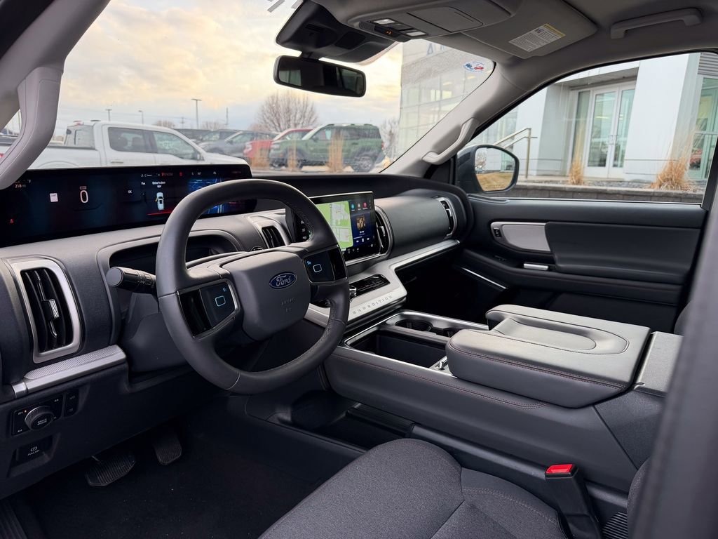 Used 2025 Ford Expedition Active image 9