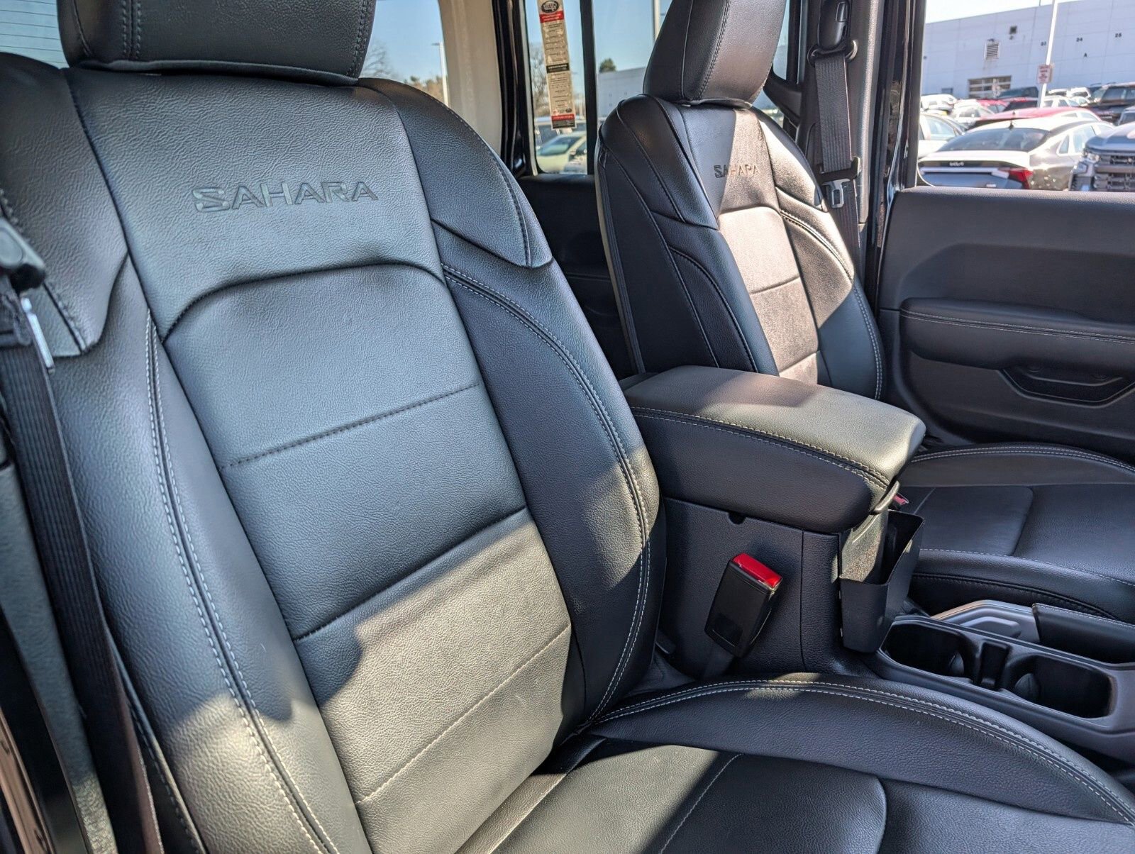 Used 2022 Jeep Wrangler Unlimited Sahara w/ LED Lighting Group image 28