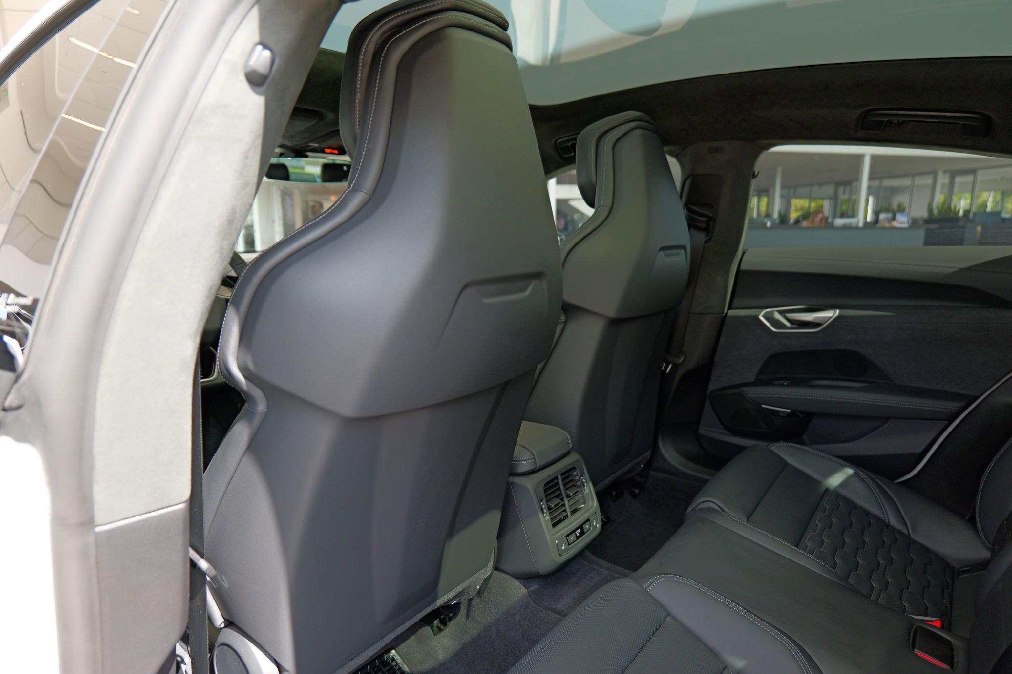 New 2026 Audi S e-tron GT Prestige image 29