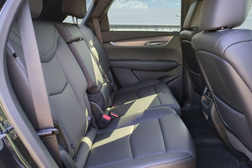 Used 2025 Cadillac XT5 Luxury image 16