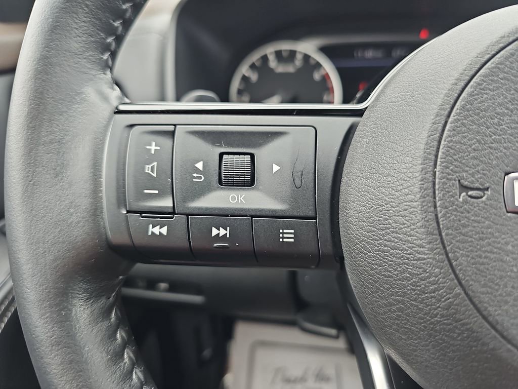 Used 2023 Nissan Rogue SV w/ SV Premium B Package FWD image 22