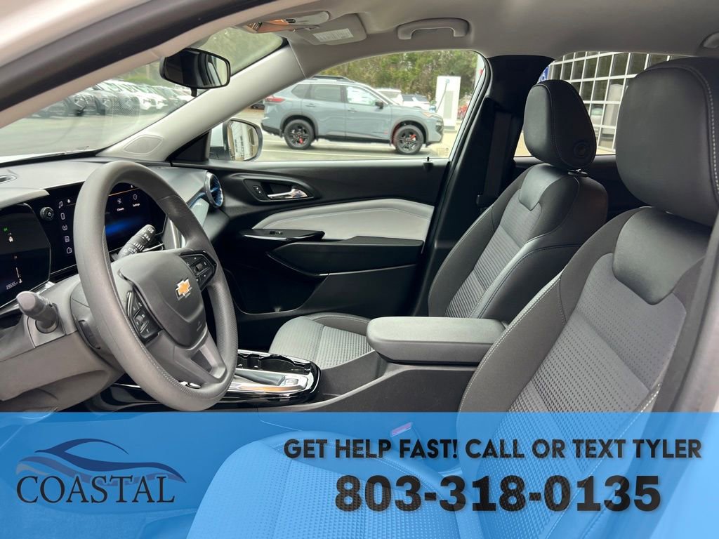 Used 2025 Chevrolet Trax LT image 9