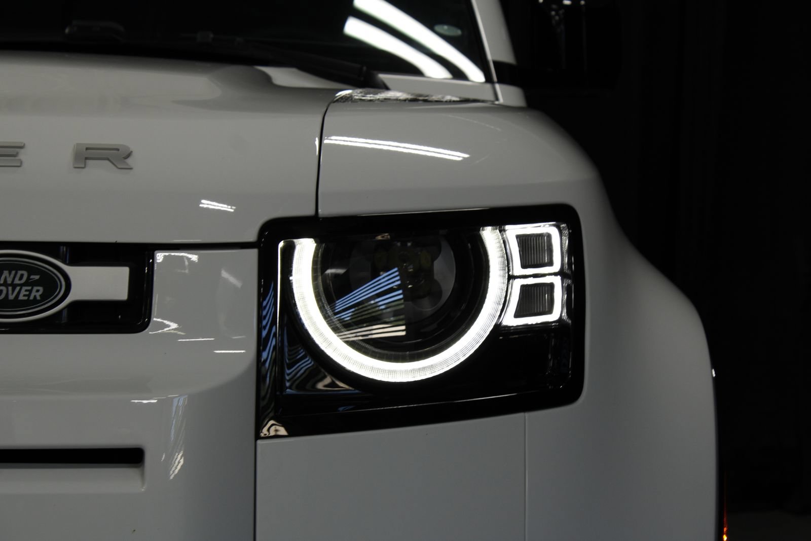 Used 2025 Land Rover Defender 110 S AWD/4WD image 21