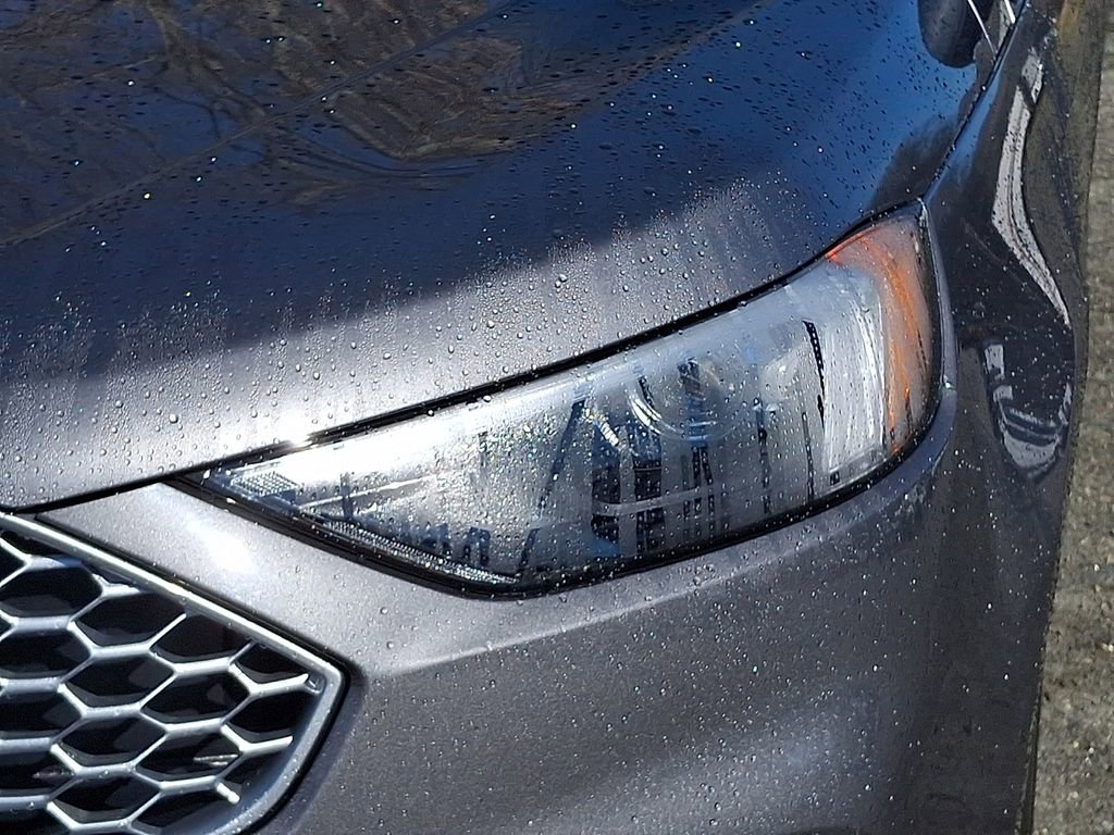 Used 2024 Ford Edge SEL image 9