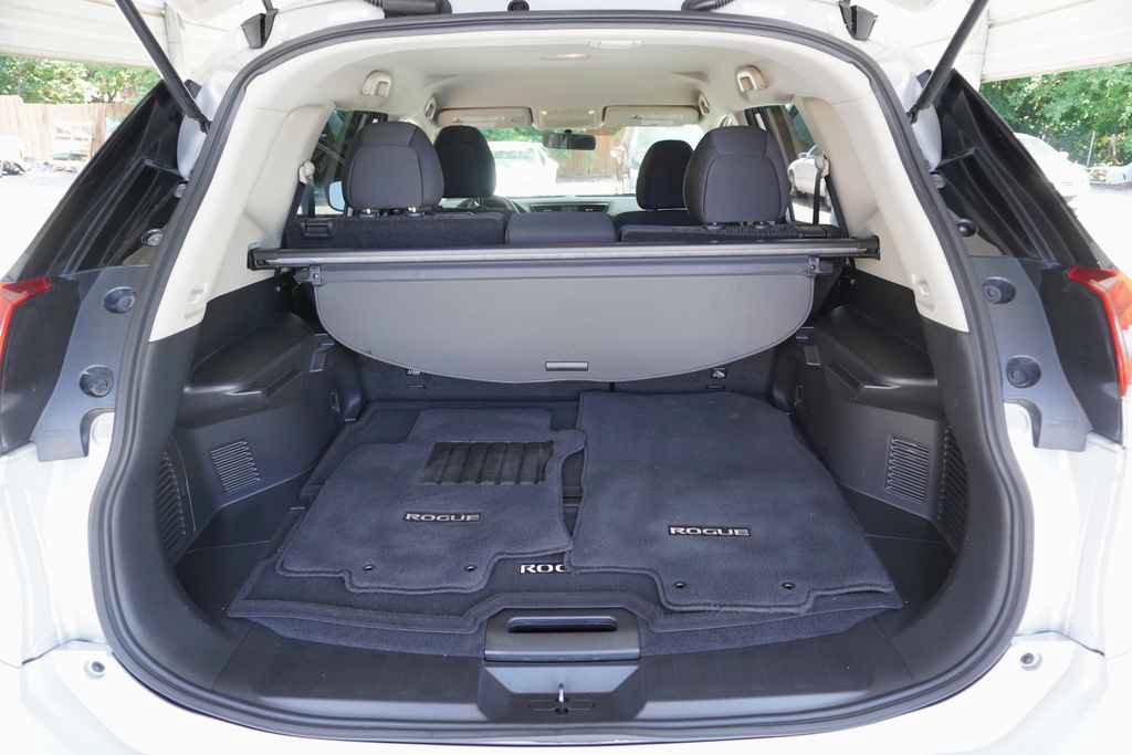 Used 2017 Nissan Rogue S FWD image 18