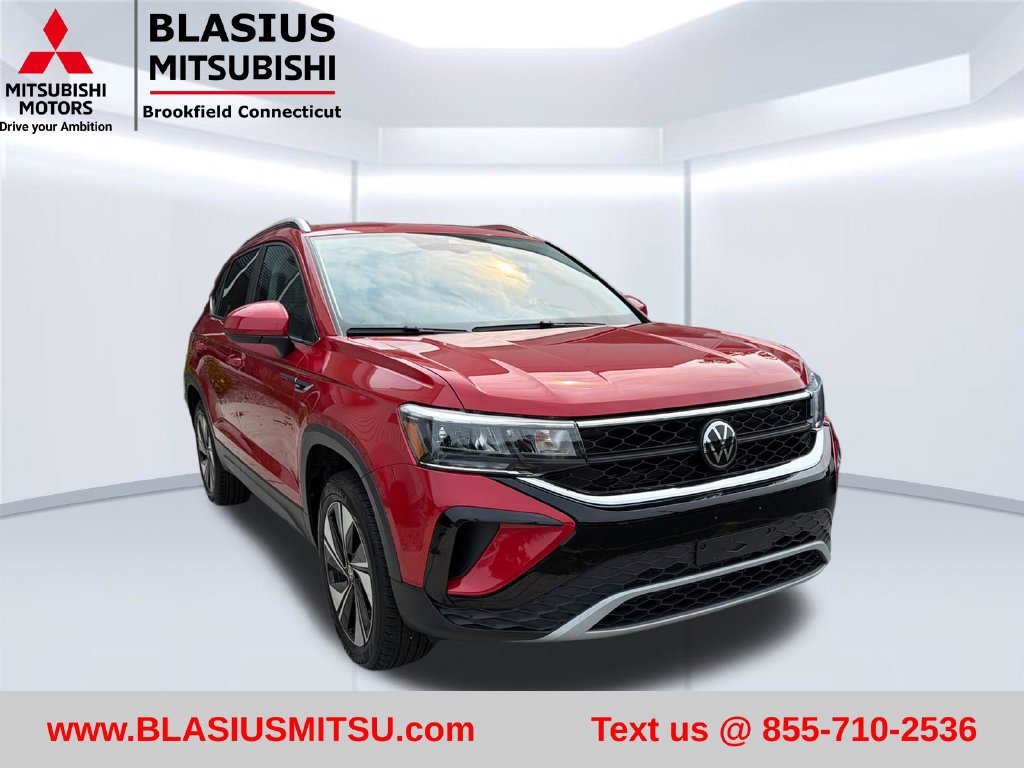 Used 2024 Volkswagen Taos SE w/ Panoramic Sunroof Package AWD/4WD image 5