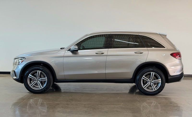 Used 2021 Mercedes-Benz GLC 300 w/ Premium Package image 4