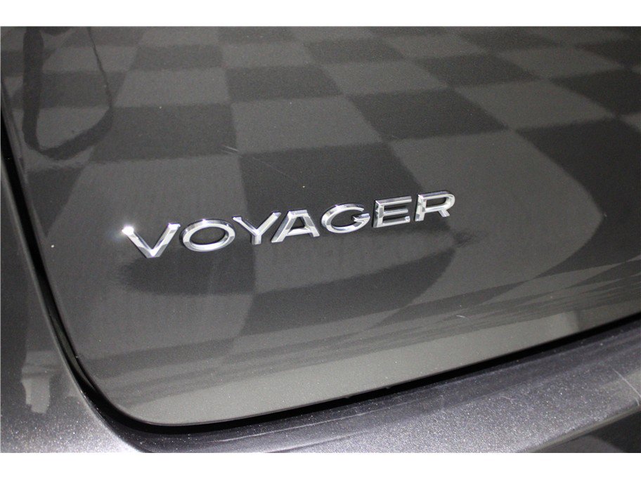 Used 2021 Chrysler Voyager Lxi image 17