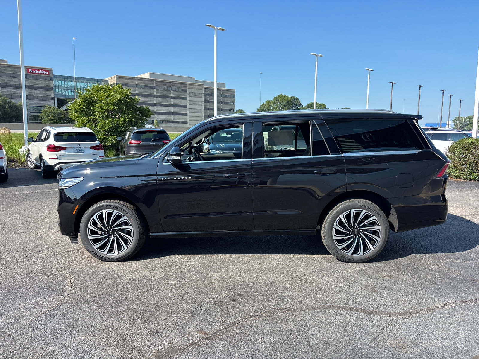 New 2027 Lincoln Navigator Black Label AWD/4WD image 4